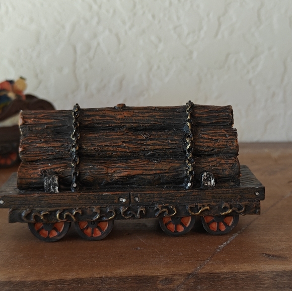 1998 2 Piece Resin Santa with Toys in Sleigh and Pile of Wood Logs Train - Picture 8 of 14